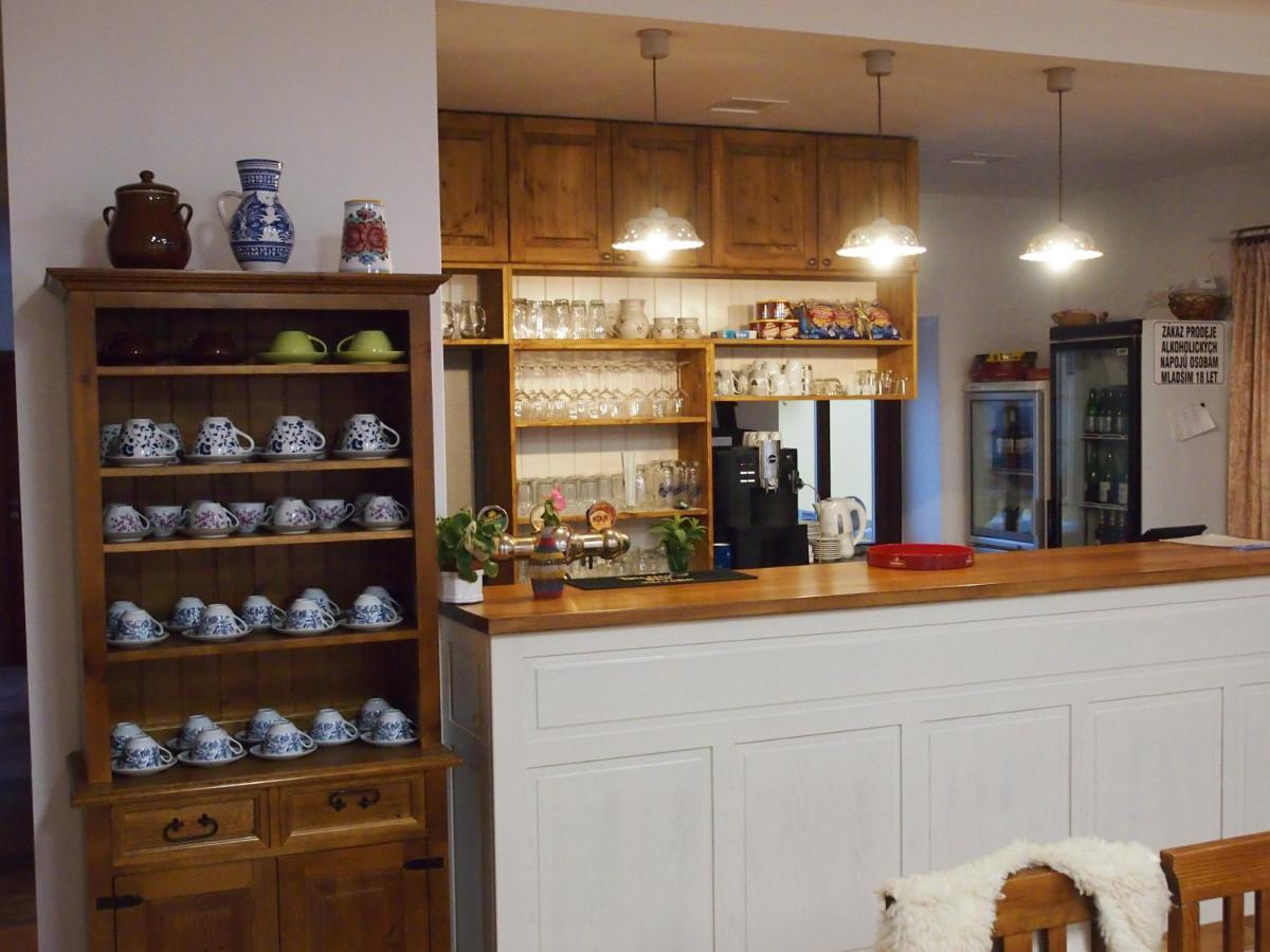 Penzion A Restaurace U Hroznu Вельке-Биловице Экстерьер фото